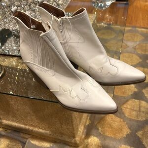 New indigo road cowboy boot